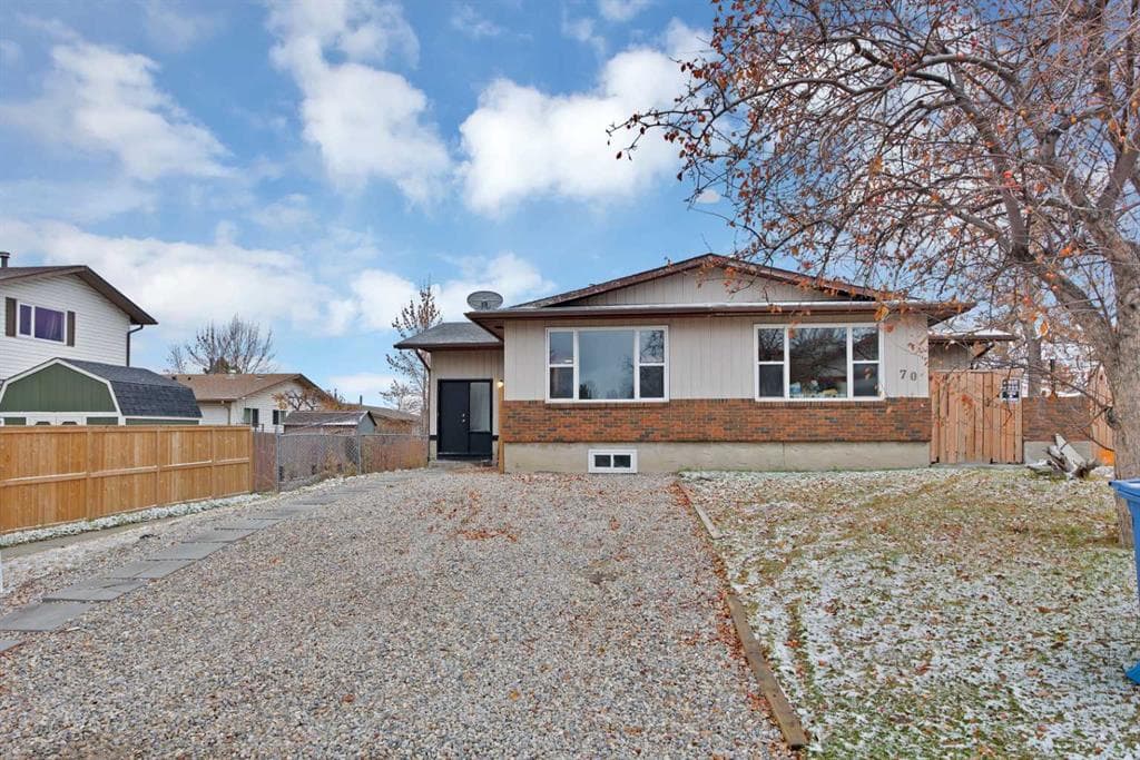 72 Fonda Crescent NE — photo 1