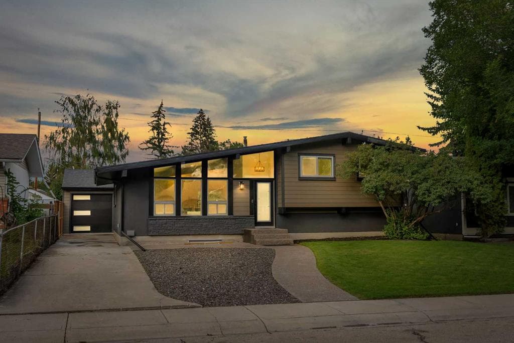 4-bed Detached for sale at 10 Atlanta Crescent SE, Calgary