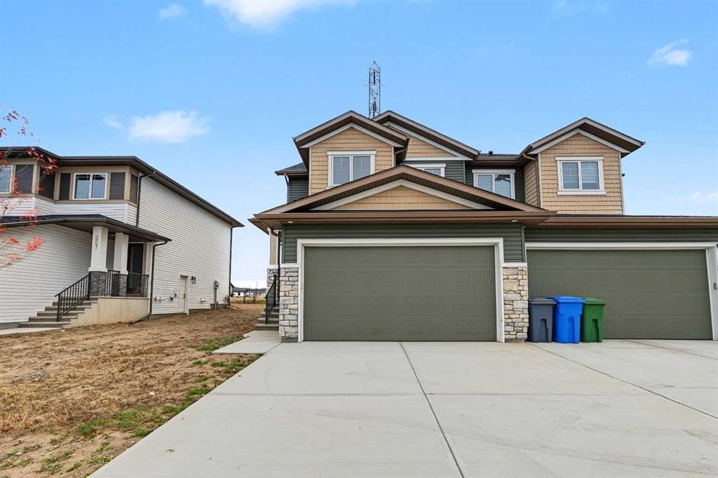 4-bed Semi-detached for sale at 311 Dawson Dock Way, Chestermere
