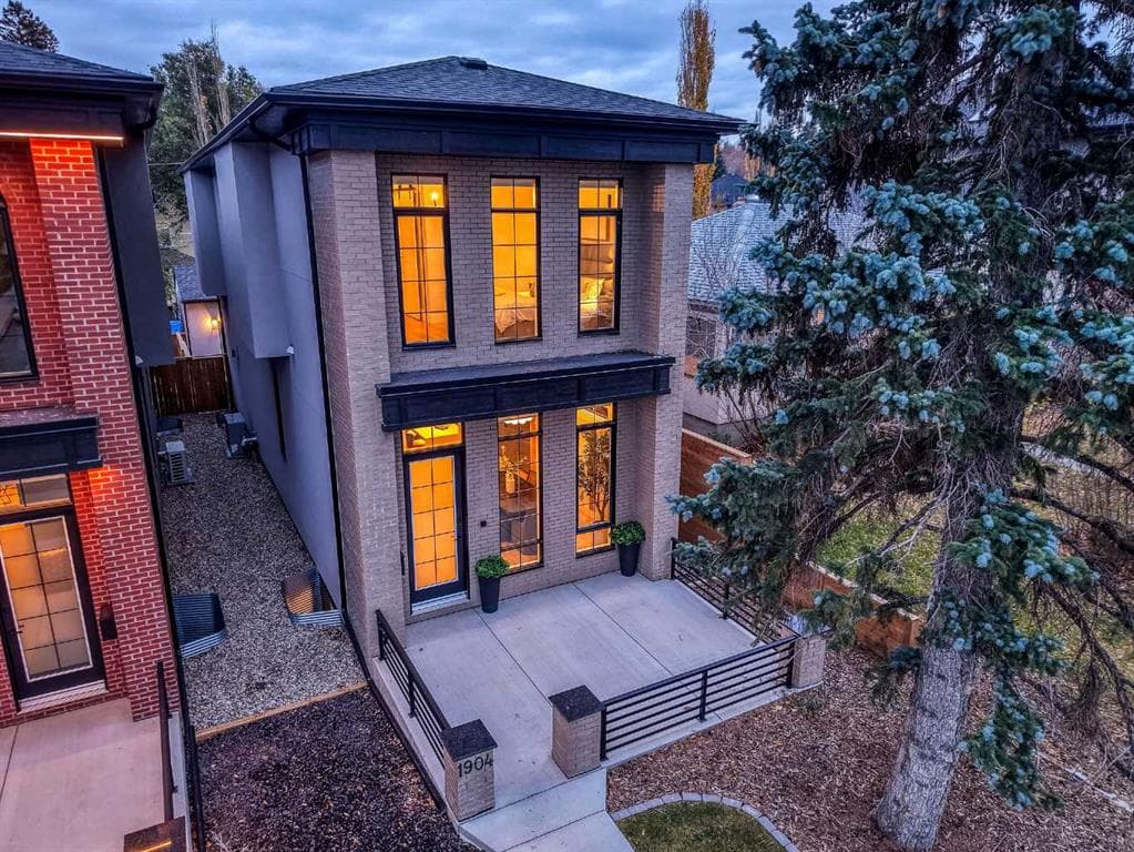 1904 13 Street SW — photo 1