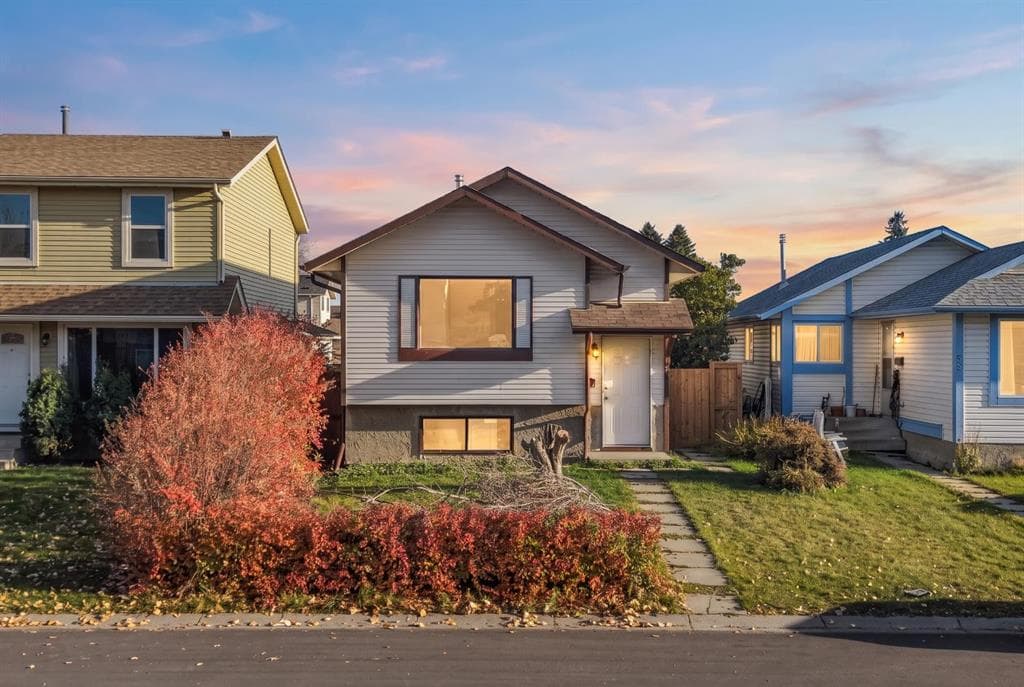 96 Abalone Crescent NE — photo 1