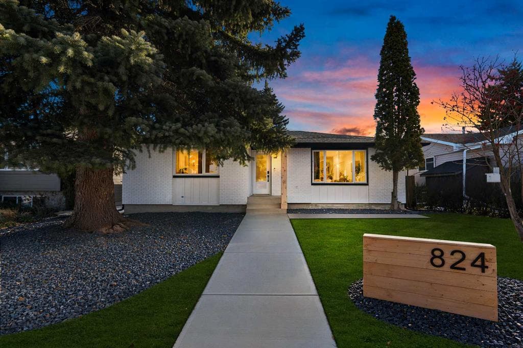 824 Canna Crescent SW — photo 1