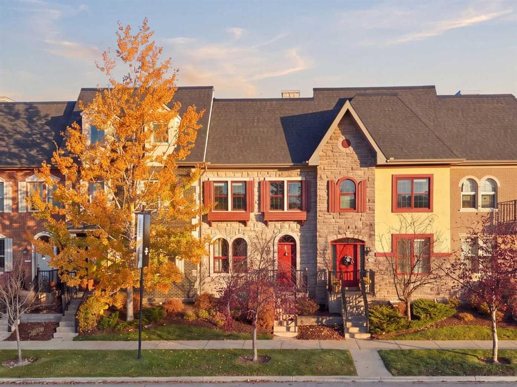 3-bed Townhouse for sale at 210 Quarry Park Boulevard SE, Calgary