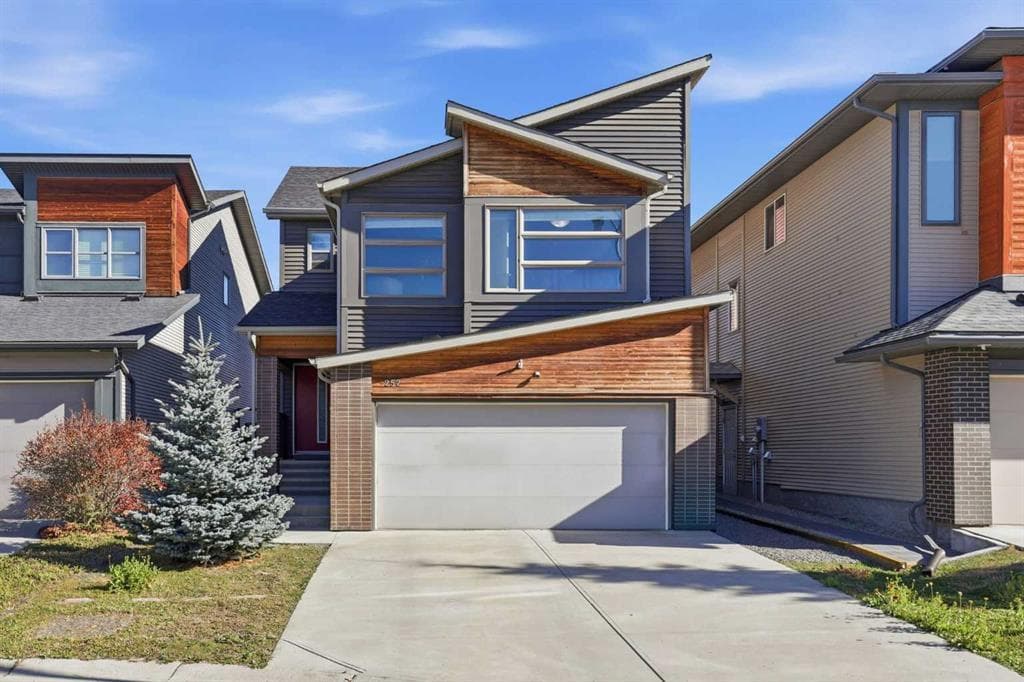 252 Walden Heights SE — photo 1