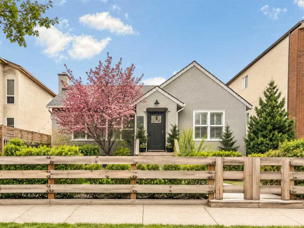 2-bed Detached for sale at 817 4 Street NE, Calgary