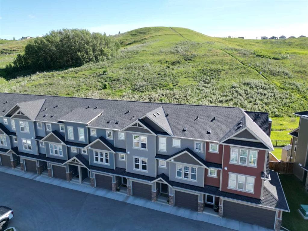 2-bed Townhouse for sale at 272 Cranbrook Square SE, Calgary