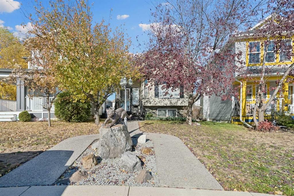 3-bed Detached for sale at 574 Evermeadow Road SW, Calgary