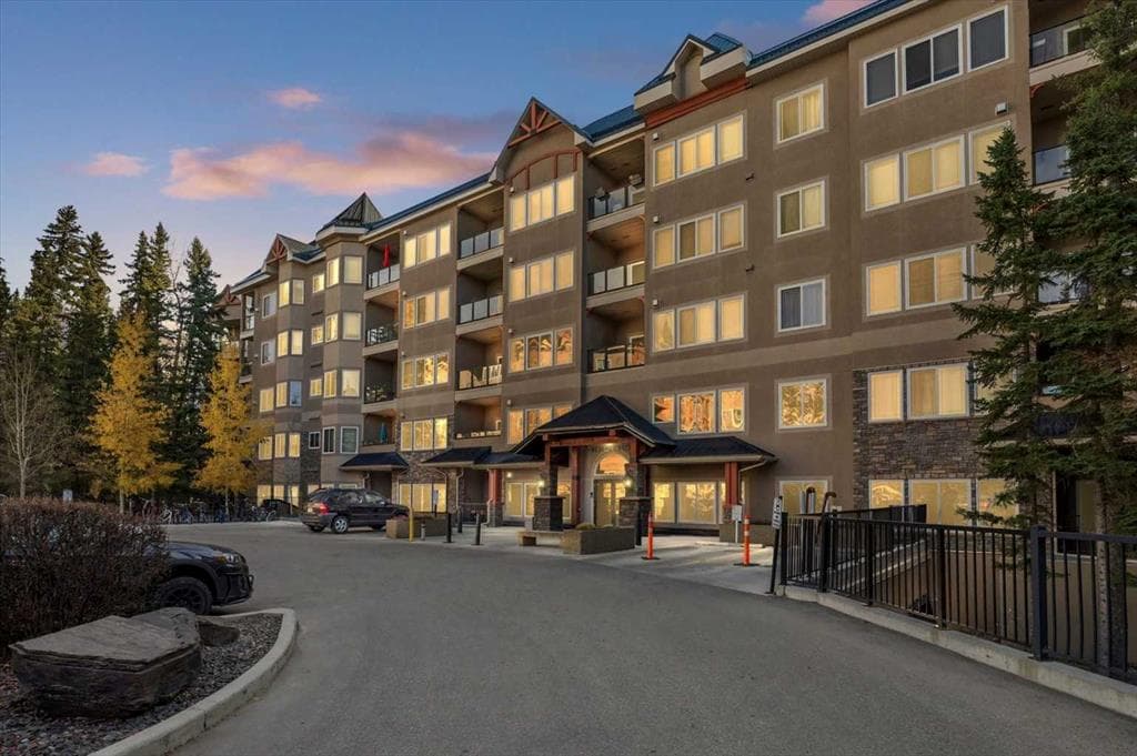 2-bed Apartment for sale at 424, 20 Discovery Ridge Close SW, Calgary