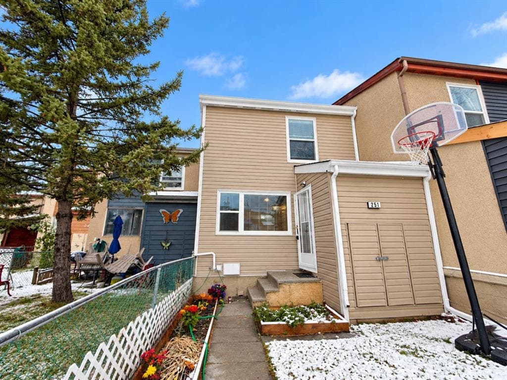 4-bed Townhouse for sale at 251 Pensville Close SE, Calgary