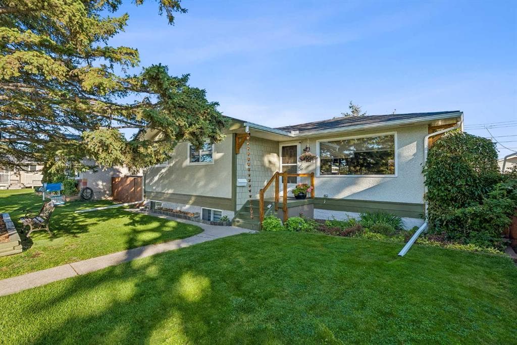 5635 Travis Crescent NE — photo 1