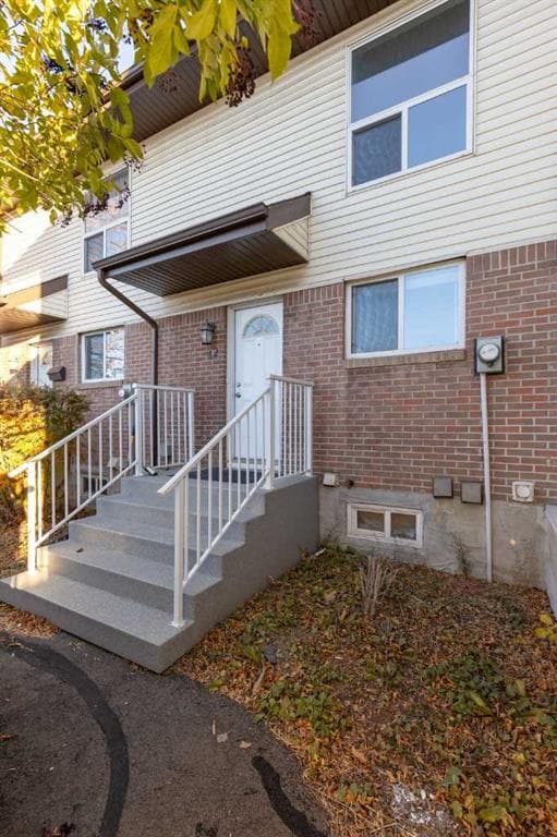 42, 32 Whitnel Court NE — photo 1