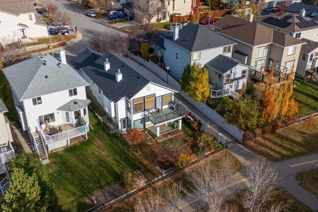 3 Tuscany Meadows Crescent NW — photo 1