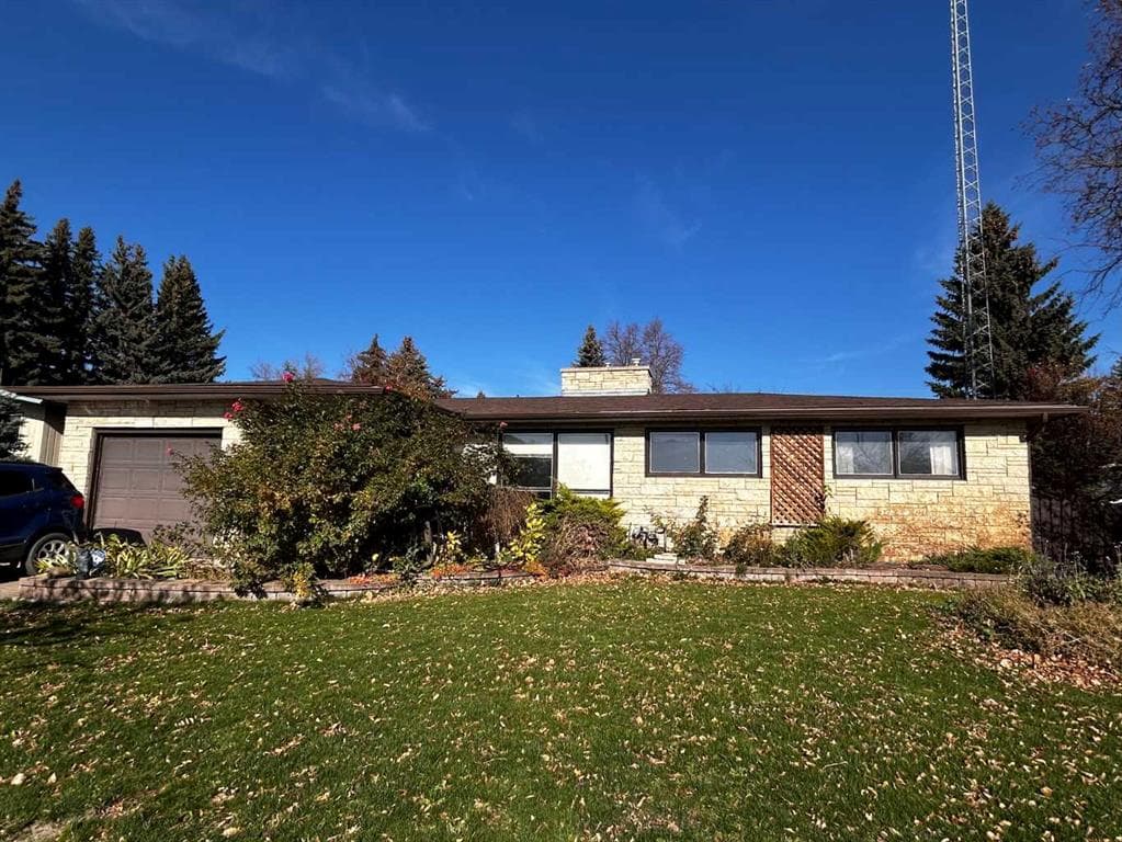 5-bed Detached for sale at 808 4 Avenue W, Brooks