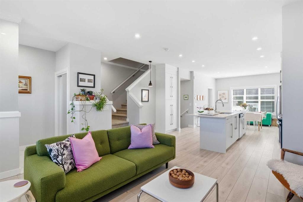 416 West Lakeview Drive — photo 1