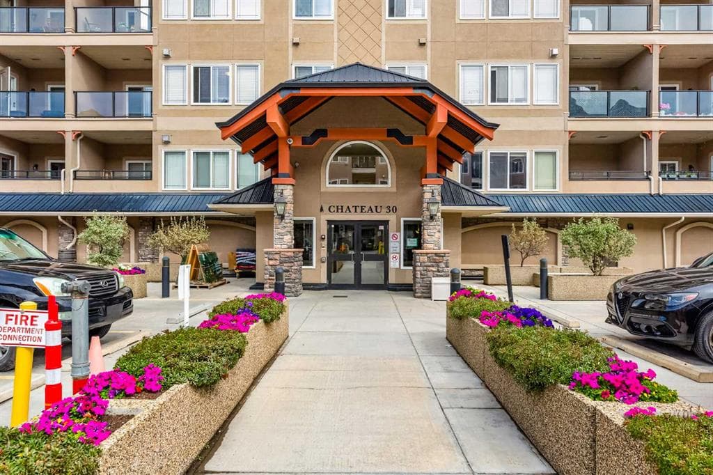 2-bed Apartment for sale at 305, 30 Discovery Ridge Close SW, Calgary