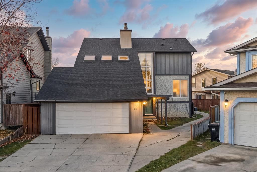 32 Castleglen Court NE — photo 1
