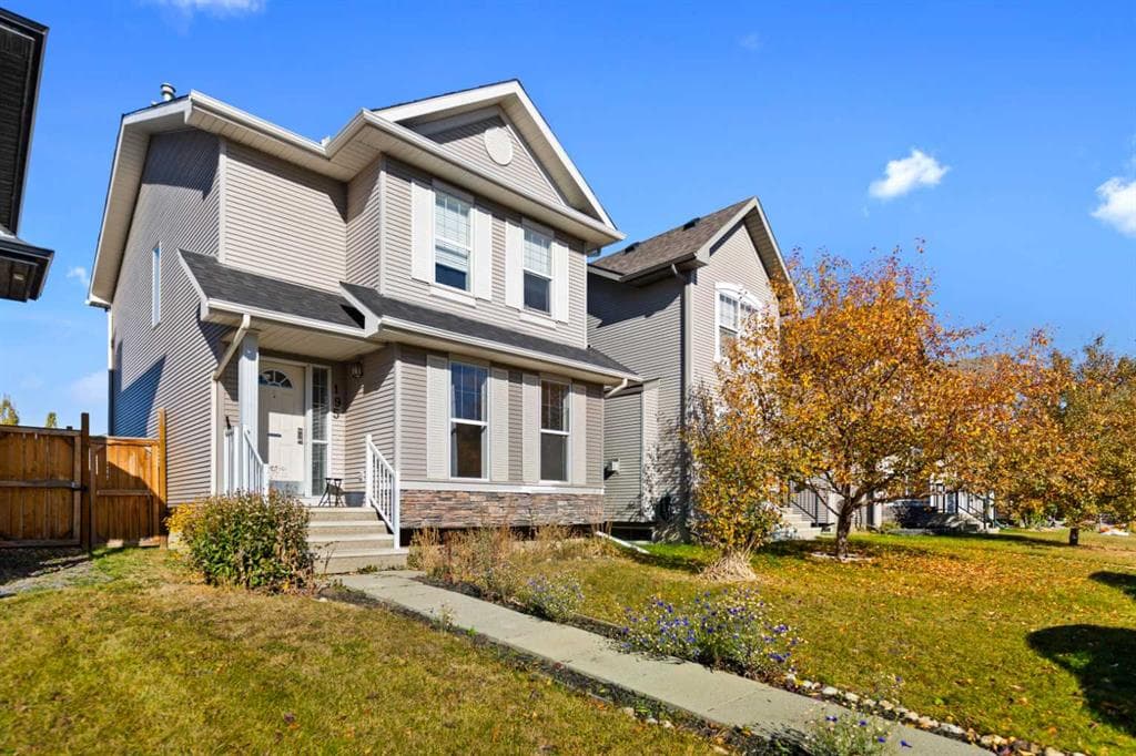 195 Cranberry Close SE — photo 1