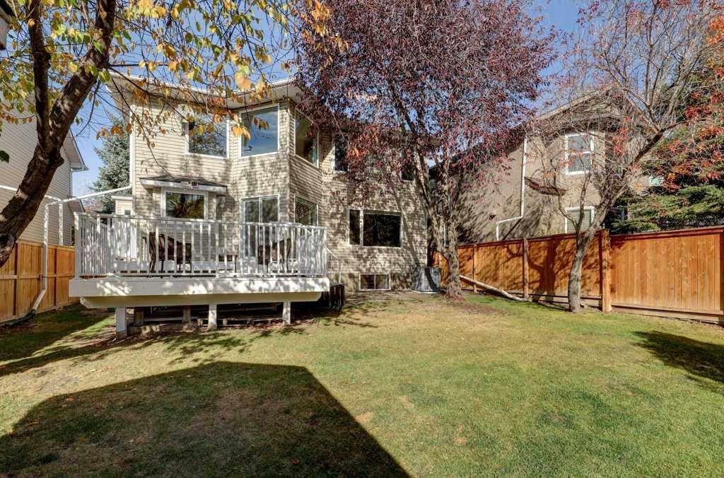 212 Riverview Close SE — photo 1