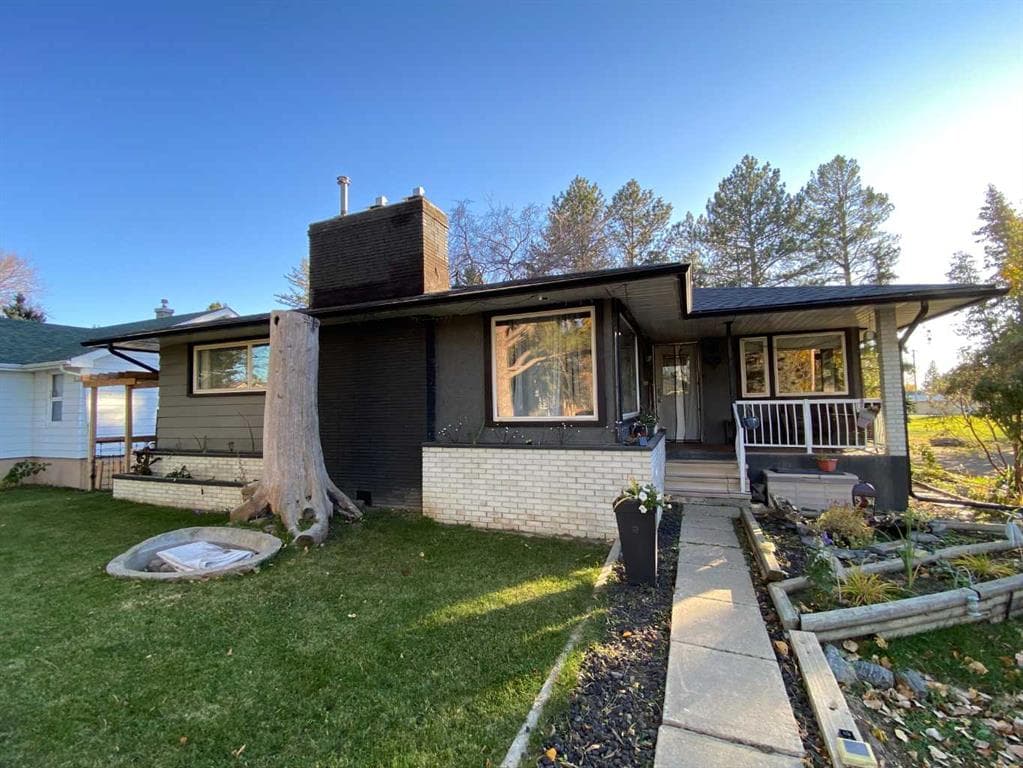 5-bed Detached for sale at 535 2A Avenue W, Brooks