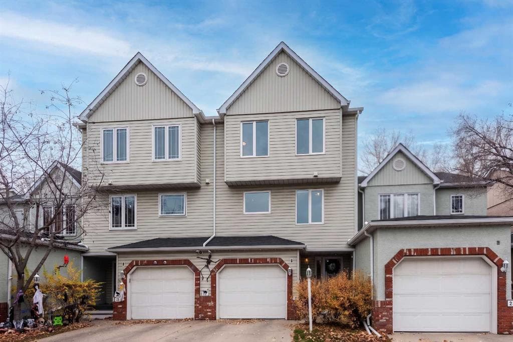 3-bed Townhouse for sale at 31 Inglewood Cove SE, Calgary