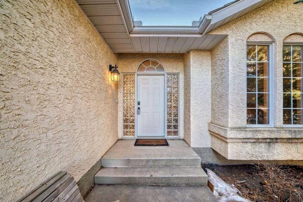 11 Hawkmount Heights NW — photo 1