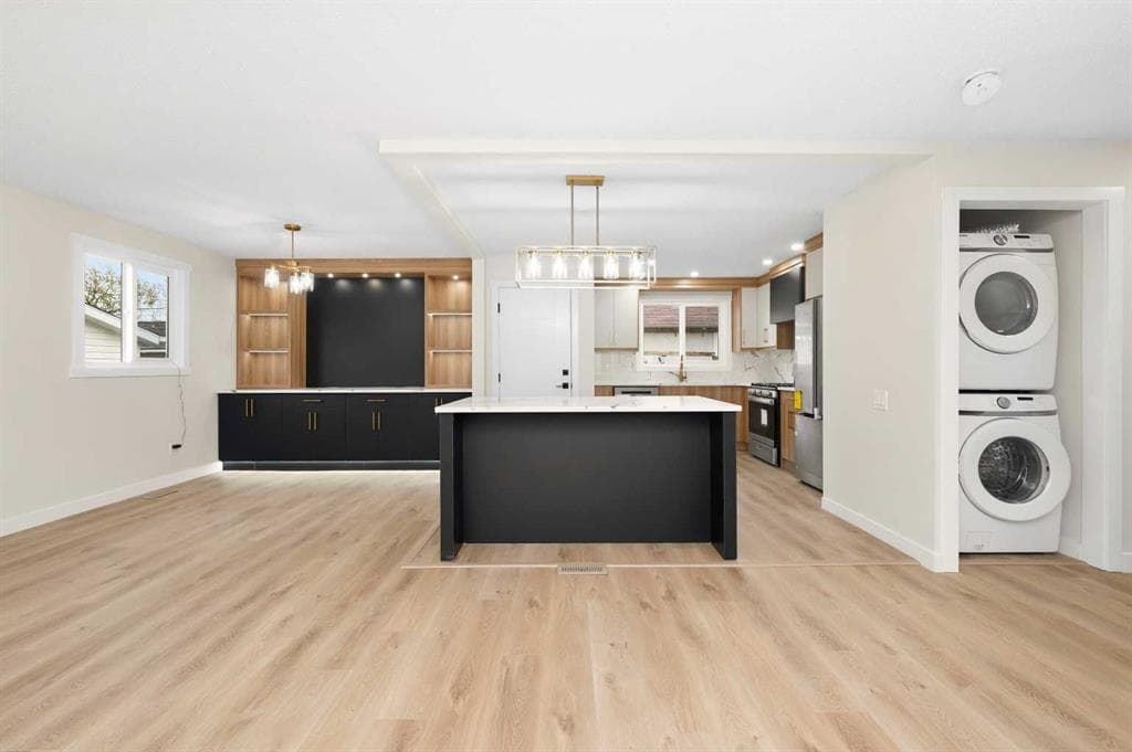 940 38 Street NE — photo 1