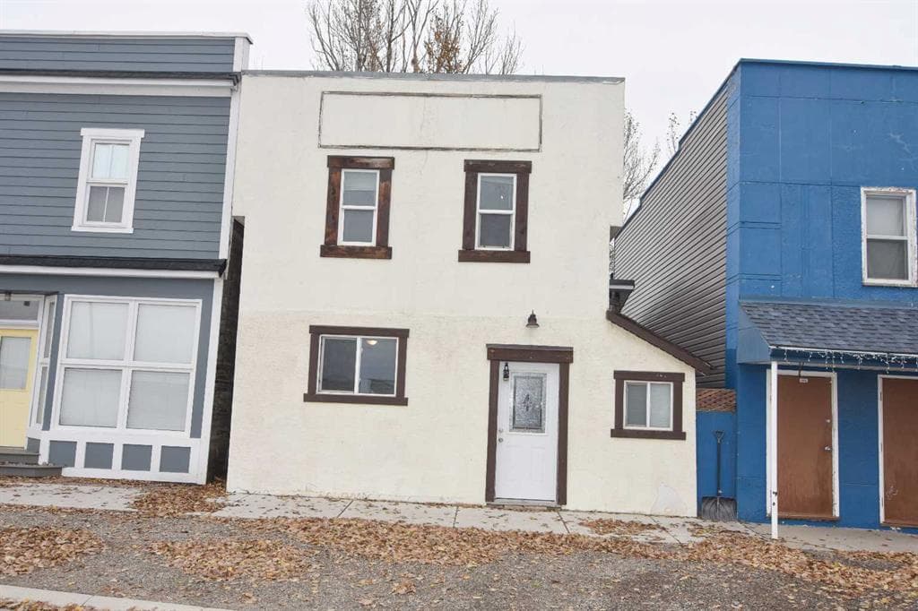 104 Railway Avenue E — photo 1