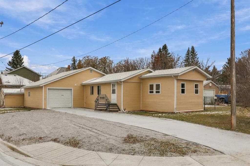1205 Downie Street — photo 1