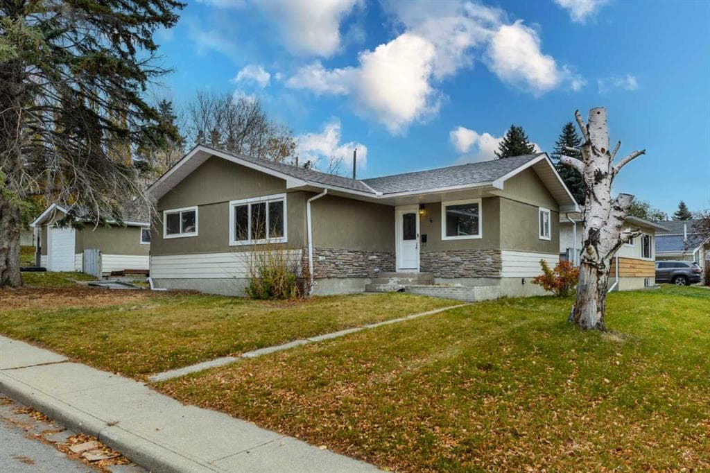 4 Cheyenne Crescent NW — photo 1