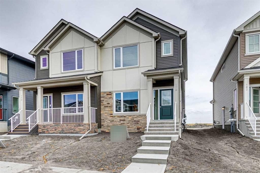 174 Lanark Gate SE — photo 1