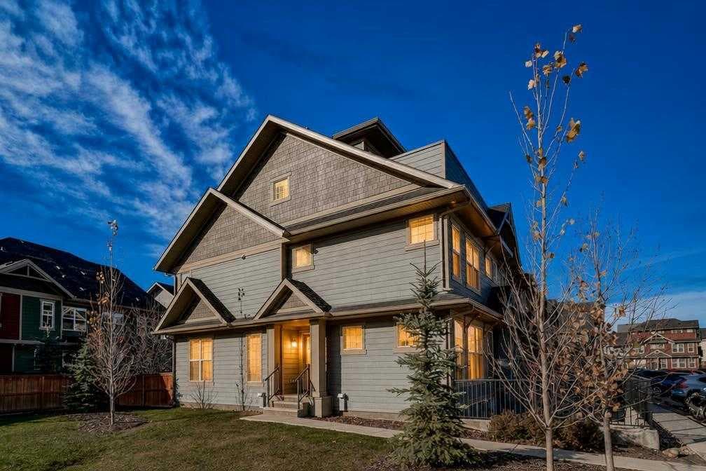3-bed Townhouse for sale at 237 Cranbrook Square SE, Calgary