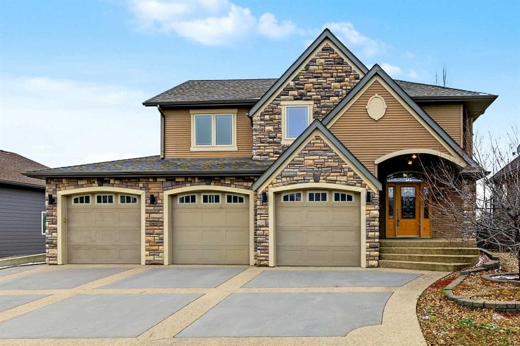 4-bed Detached for sale at 607 West Highland Crescent, Carstairs