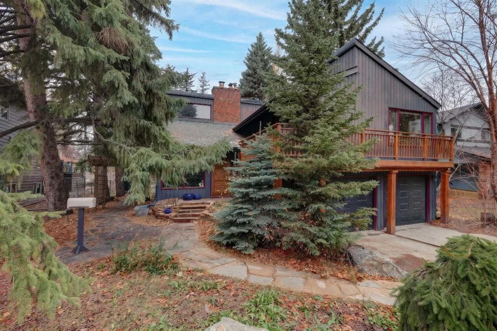 4-bed Detached for sale at 216 Pump Hill Gardens SW, Calgary
