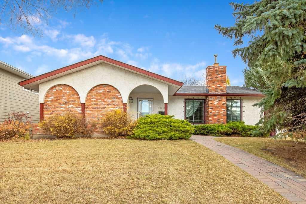 10711 Mapleglen Crescent SE — photo 1