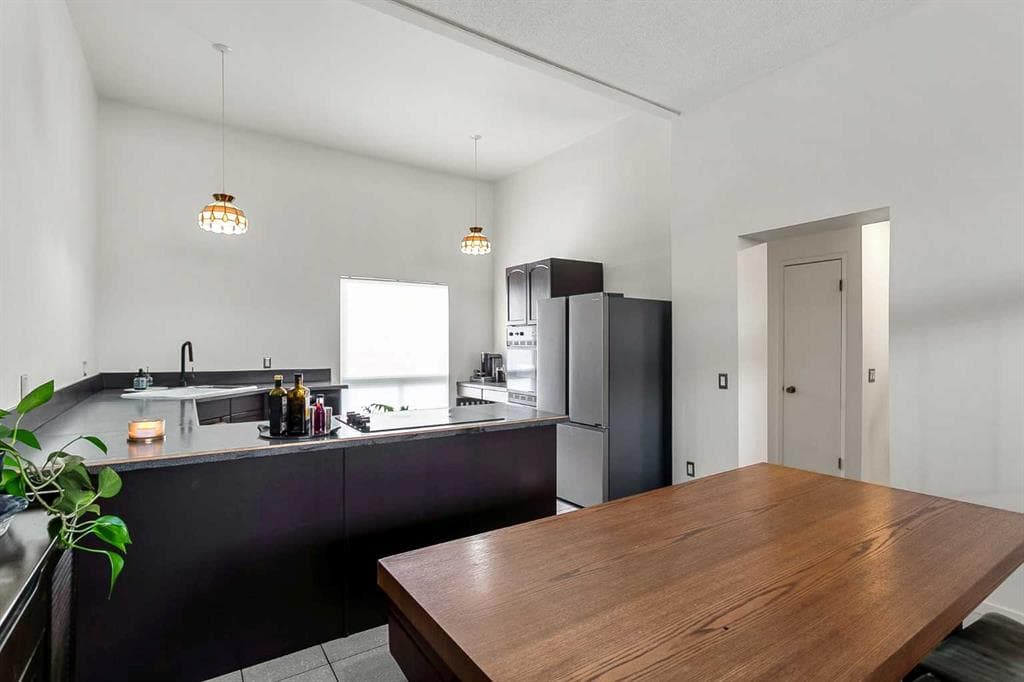 442 Brae Glen Crescent SW — photo 1