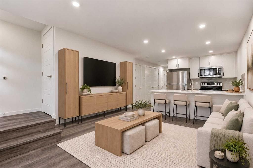 1-bed Townhouse for sale at 113, 40 Livingston Parade NE, Calgary