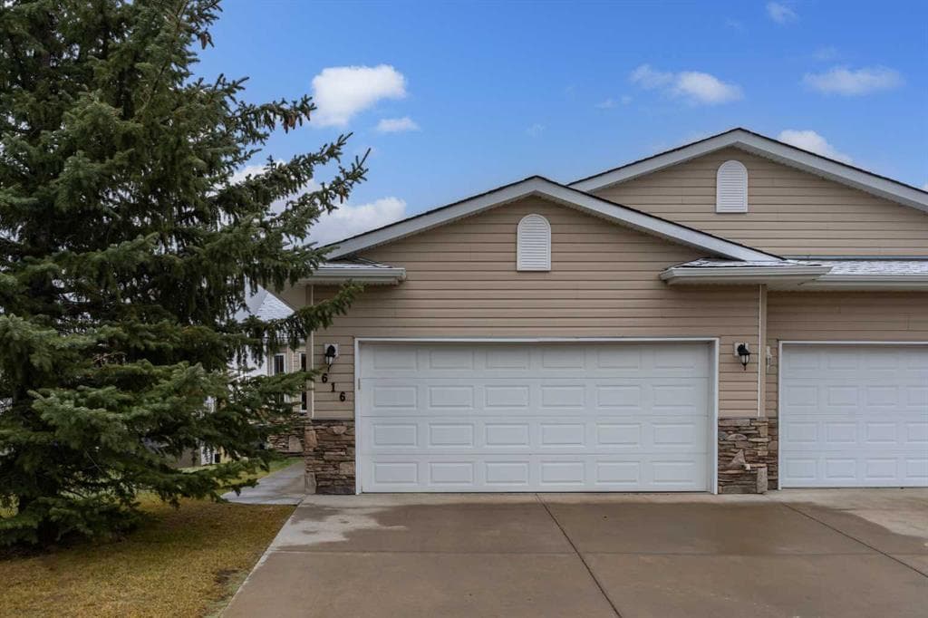 616 Riverside Boulevard NW — photo 1