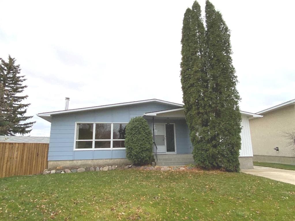 23 Douglas Court N — photo 1