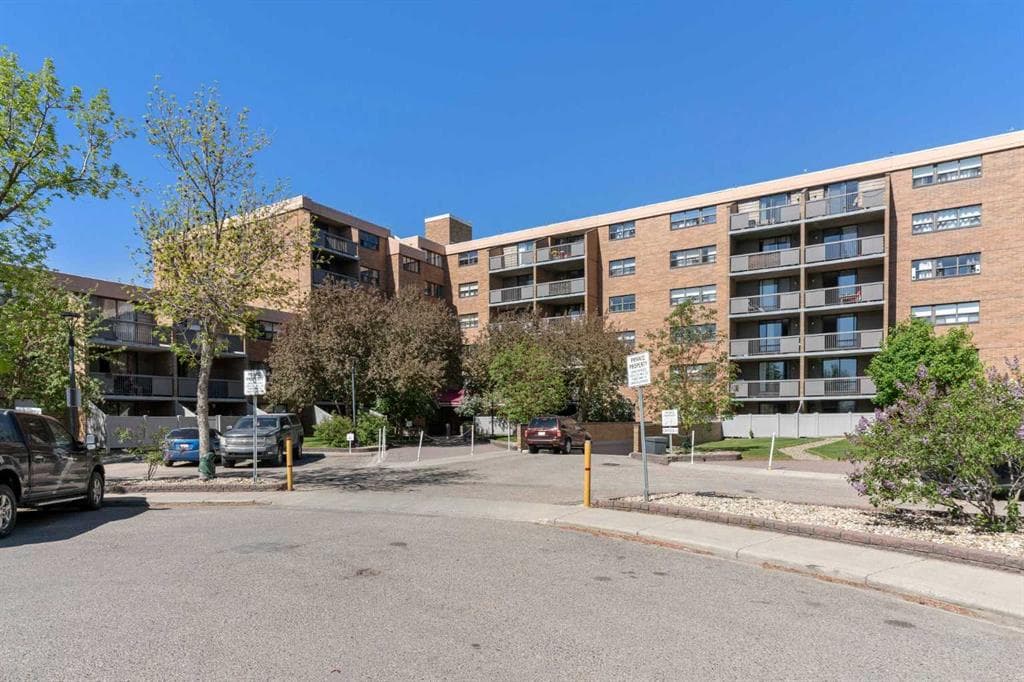 2-bed Apartment for sale at 303, 30 Mchugh Court NE, Calgary