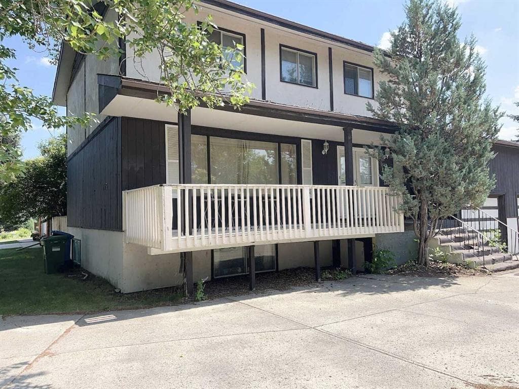 105 Valhalla Crescent NW — photo 1