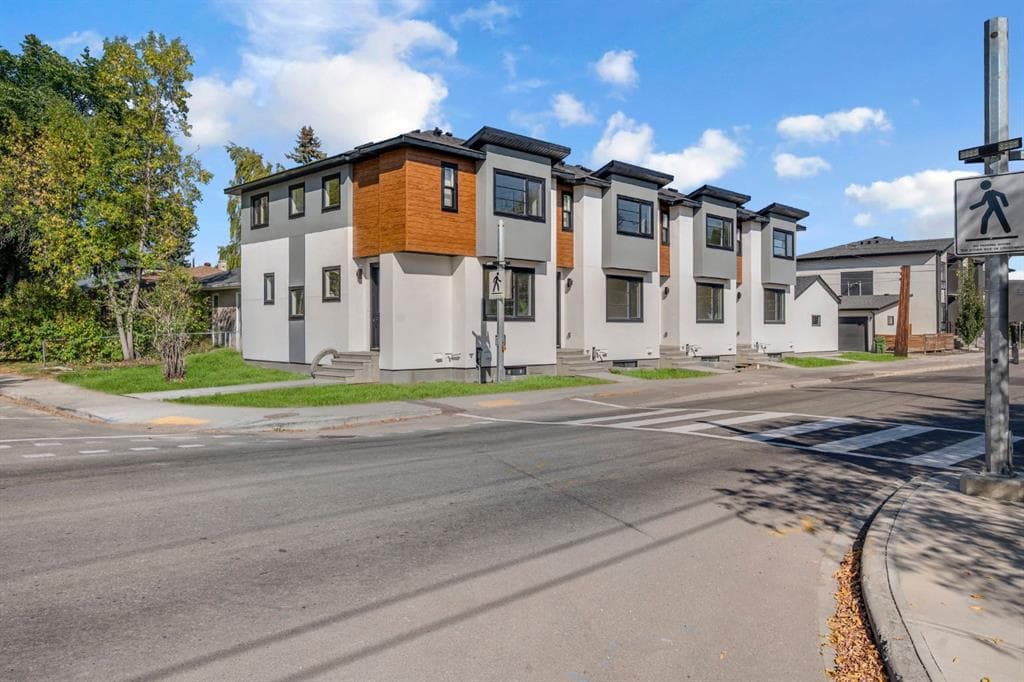 4-bed Townhouse for sale at 1846 24 Avenue NW, Calgary