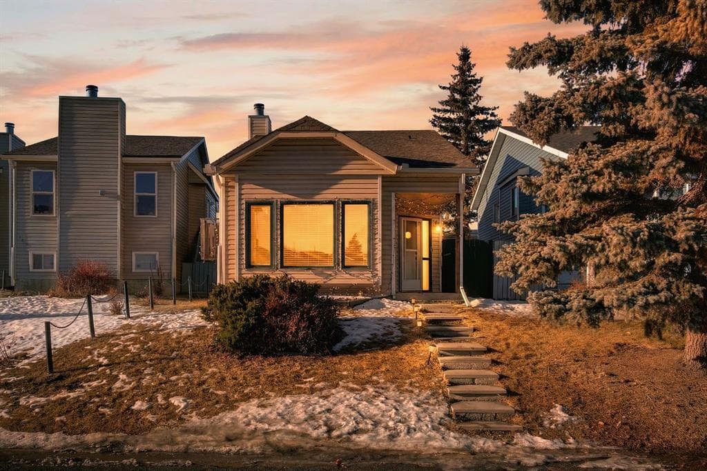 3-bed Detached for sale at 139 Castledale Way NE, Calgary