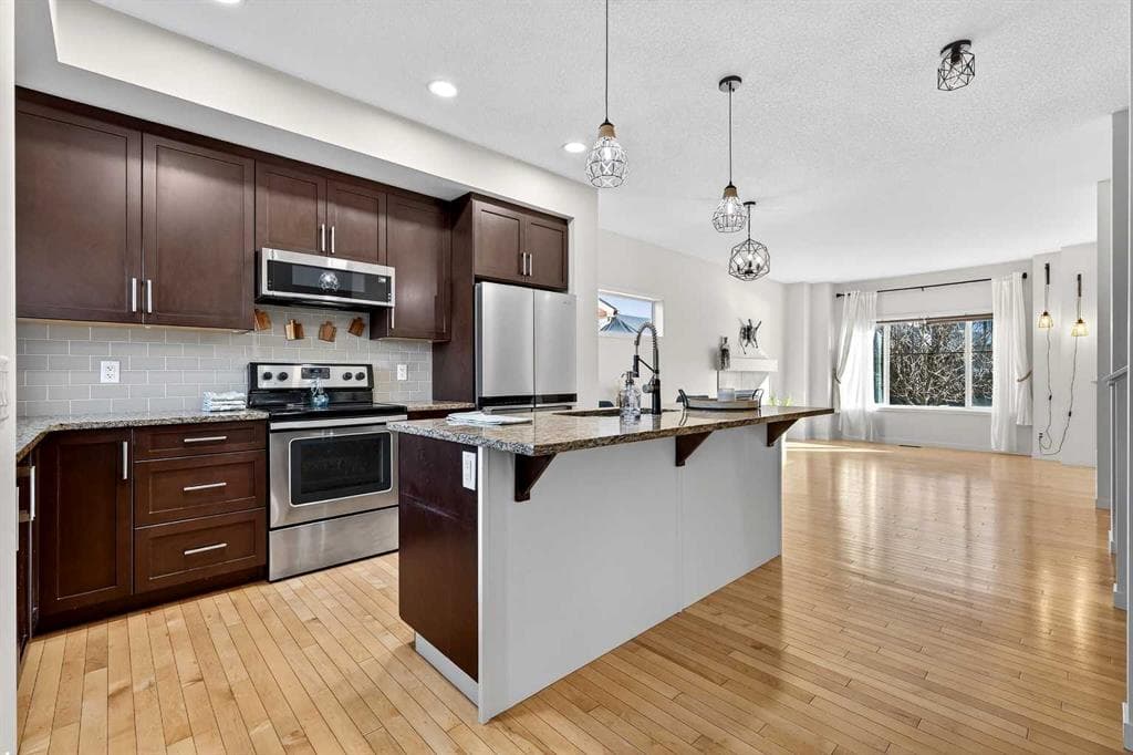 345 Mahogany Boulevard SE — photo 1