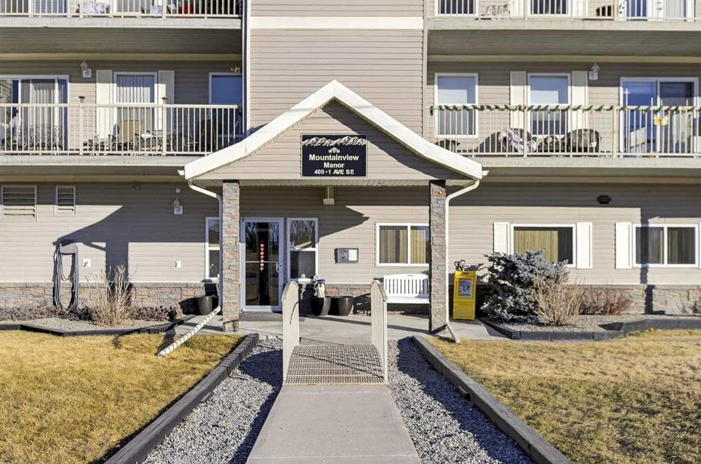 2-bed Apartment for sale at 302, 400 1 Avenue SE, Diamond Valley