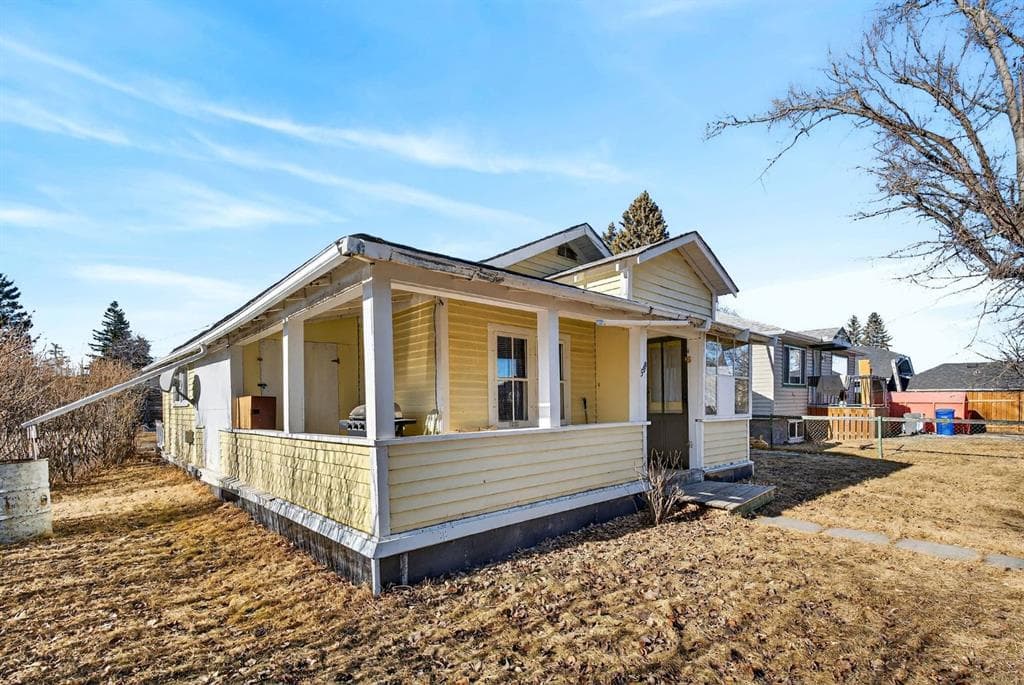 2-bed Detached for sale at 509 1 Street SE, Diamond Valley