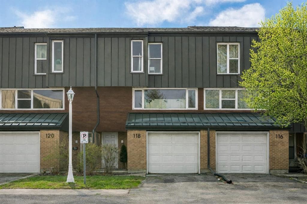 3-bed Townhouse for sale at 118 Brae Glen Lane SW, Calgary