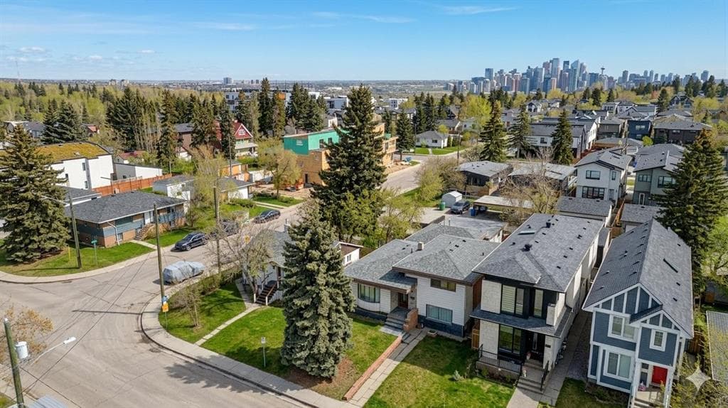 4-bed Detached for sale at 1708 29 Street SW, Calgary