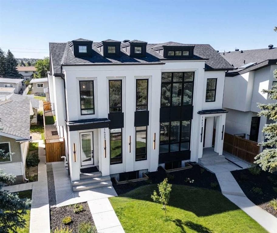 5-bed Semi-detached for sale at 1425 44 Street SW, Calgary