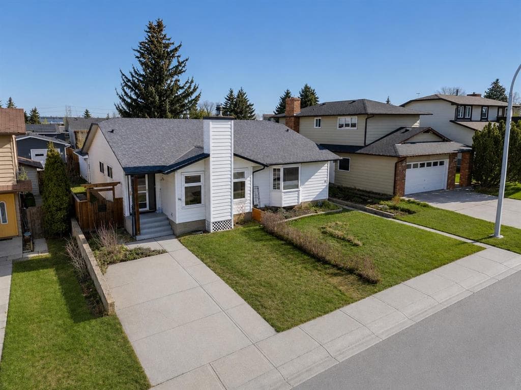 4-bed Semi-detached for sale at 96 Jensen Crescent NE, Airdrie