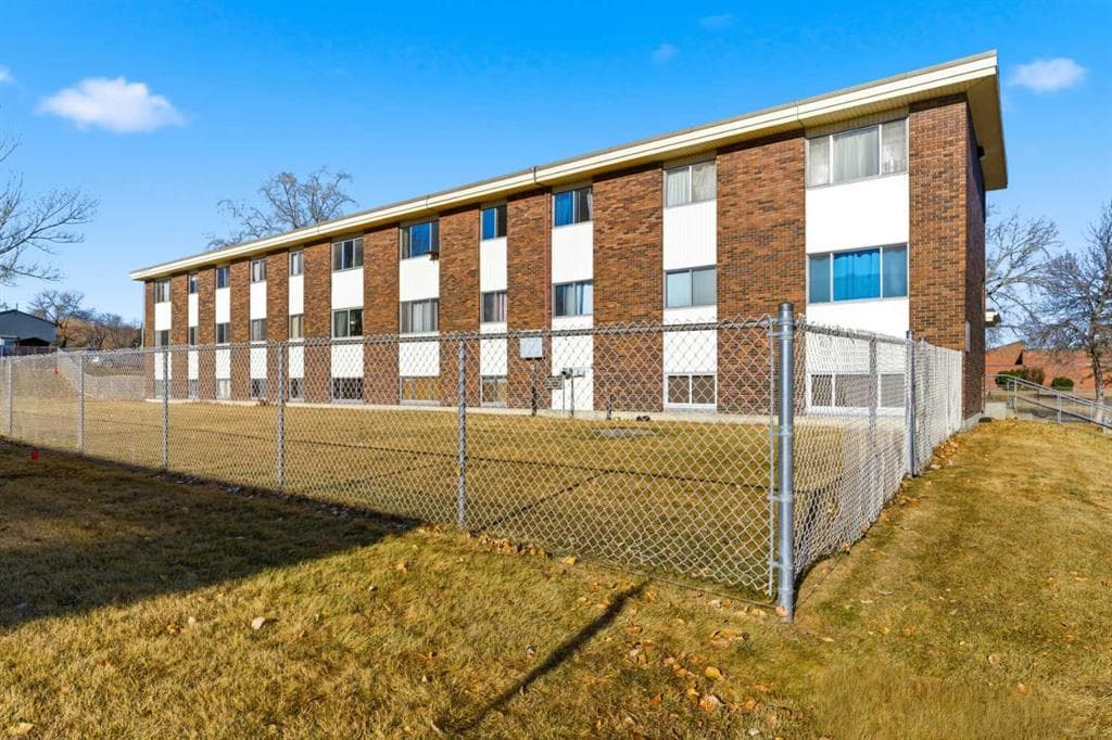 2-bed Apartment for sale at 103, 231 64 Avenue NW, Calgary